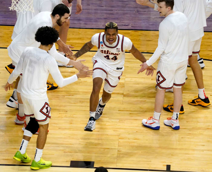 Illinois Fighting Illini guard Adam Miller (44) takes the court during player introductions before a game against Drexel in the first round of the 2021 NCAA Tournament on Tuesday, March 19, 2019, at Indiana Farmers Coliseum in Indianapolis, Ind.